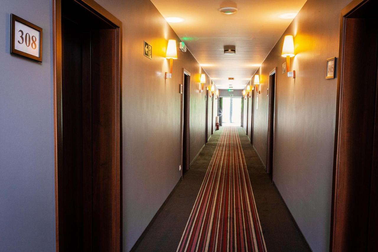 Flauta Hotel นีคอร์เซ ภายนอก รูปภาพ